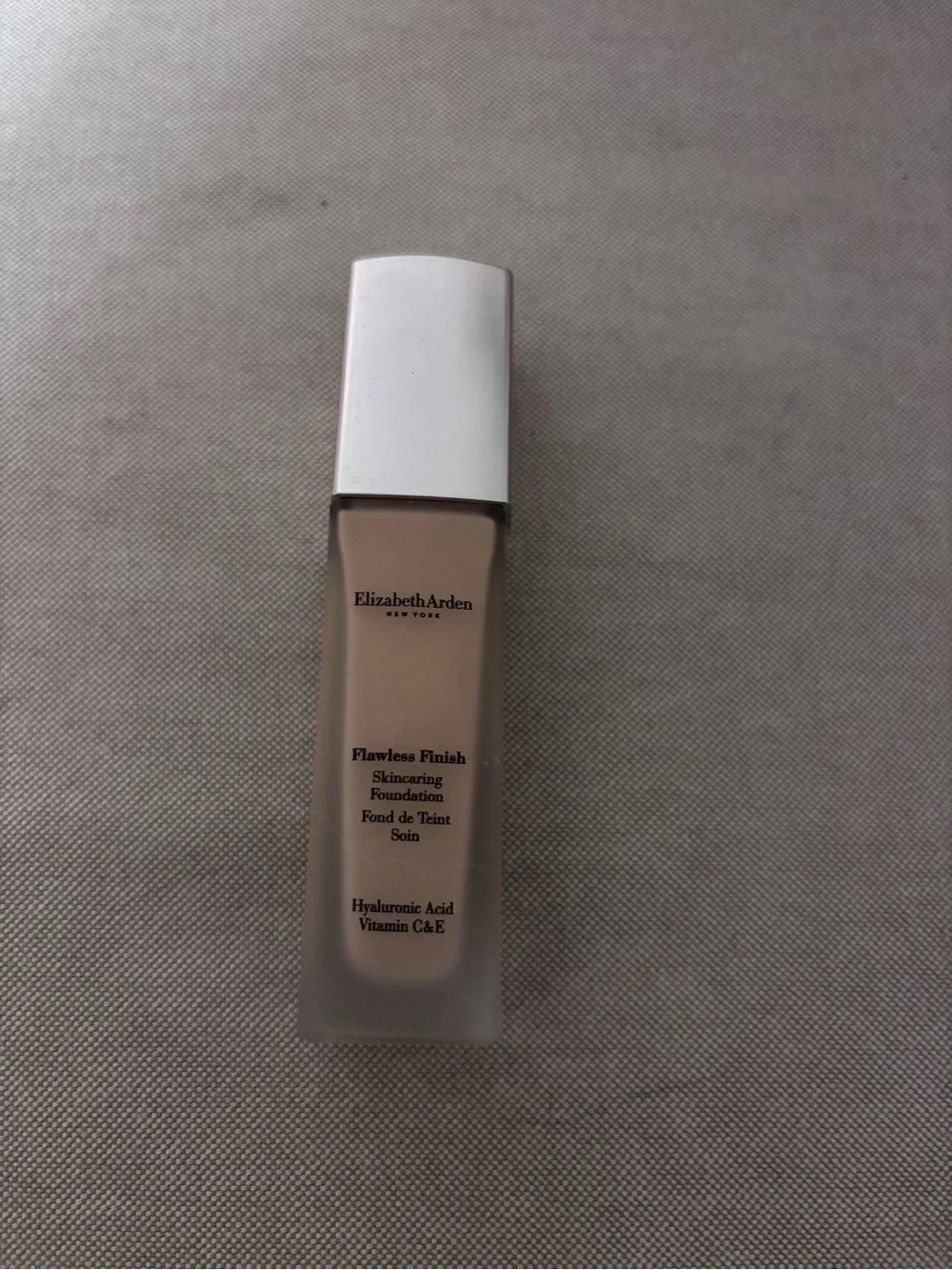 Elizabeth Arden Flawless Finish Skincaring Foundation 260N